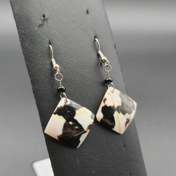 Silver Plated Magpie Shell Dangle Earrings A6320 - Picture 2 of 5